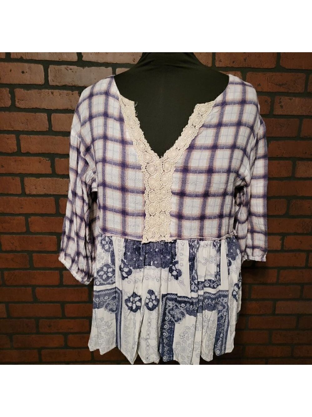 Hyku Anthropolgie Mixed Material Top.  Size Large.  Pit to Pit 20"